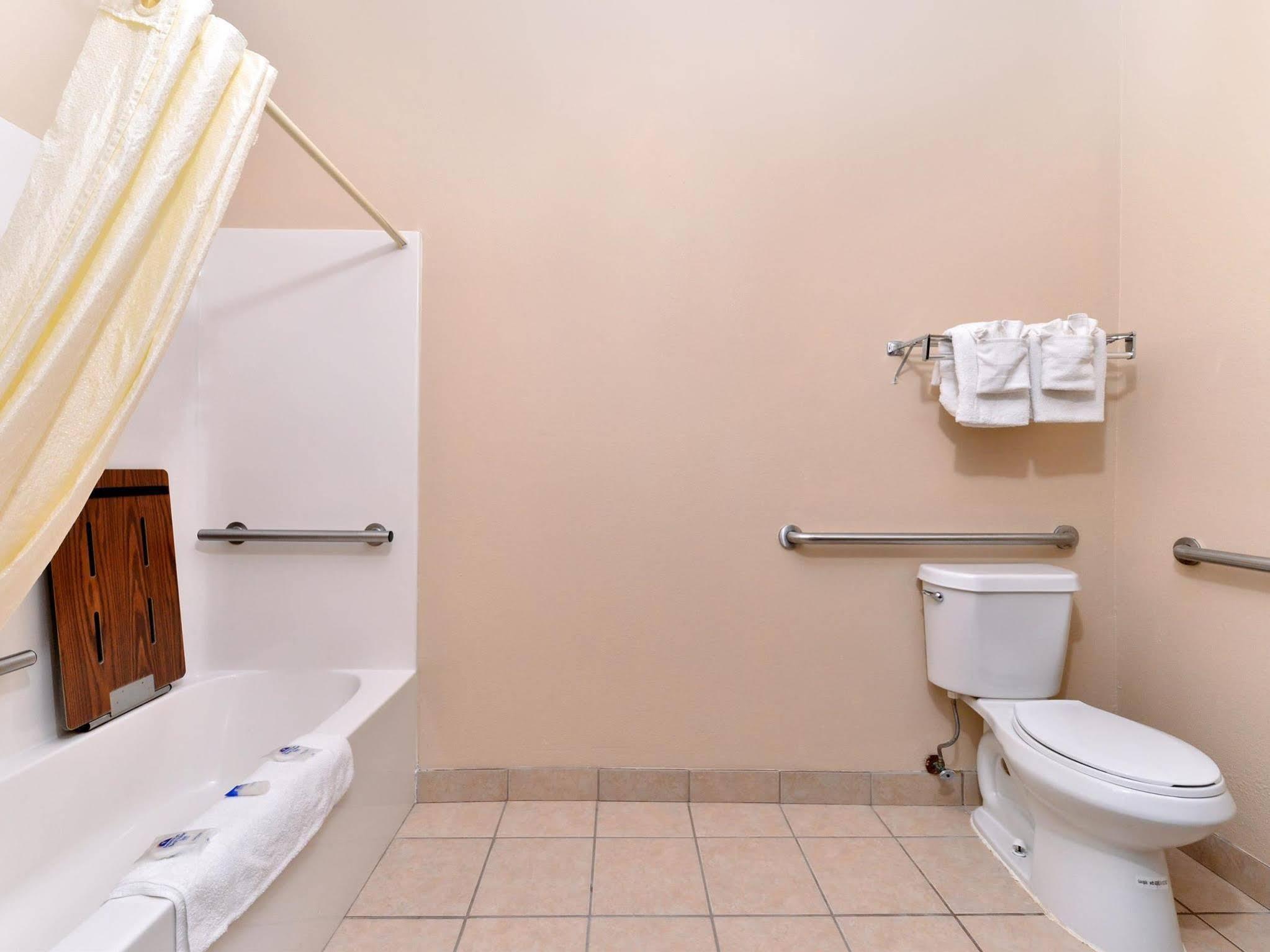 Americas Best Value Inn Somerville Texas Esterno foto