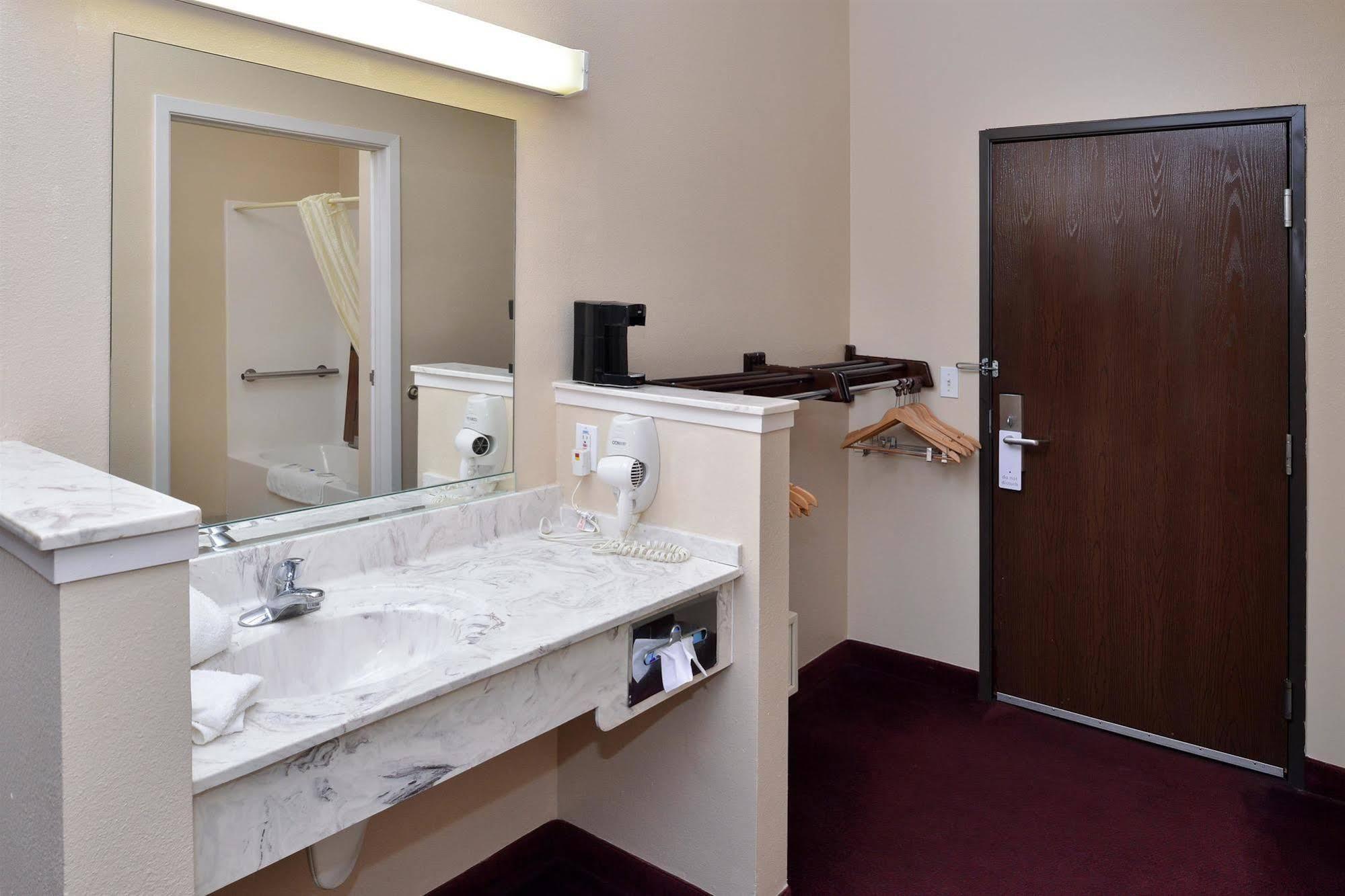 Americas Best Value Inn Somerville Texas Esterno foto